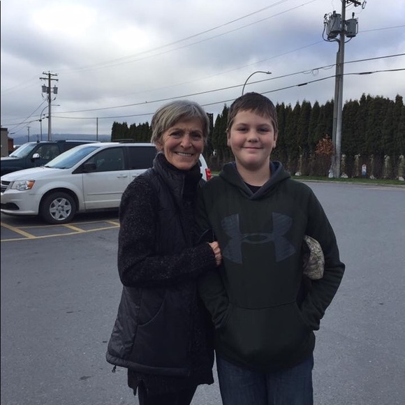 Meet your Posher, Lois - Picture 1 of 1